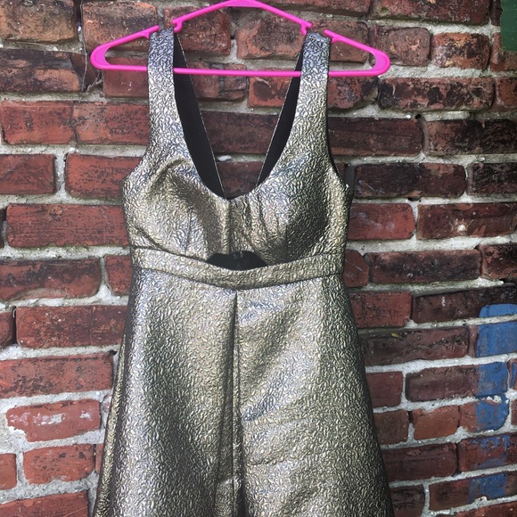 Glamorous and Playful Evening Gown - Picture 4 of 4